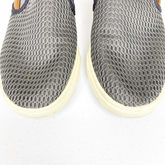 OluKai Pehuea Slip On Sneaker in Pavement Gray Size 7 - Picture 4 of 11